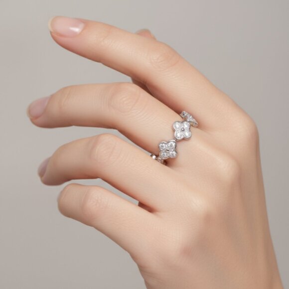 Classic Clover Design Diamond CZ on .925 Sterling Silver - Picture 3 of 3